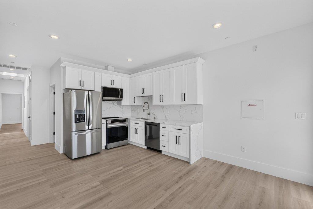 3390 Lillian Way