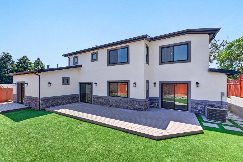 3390 Lillian Way