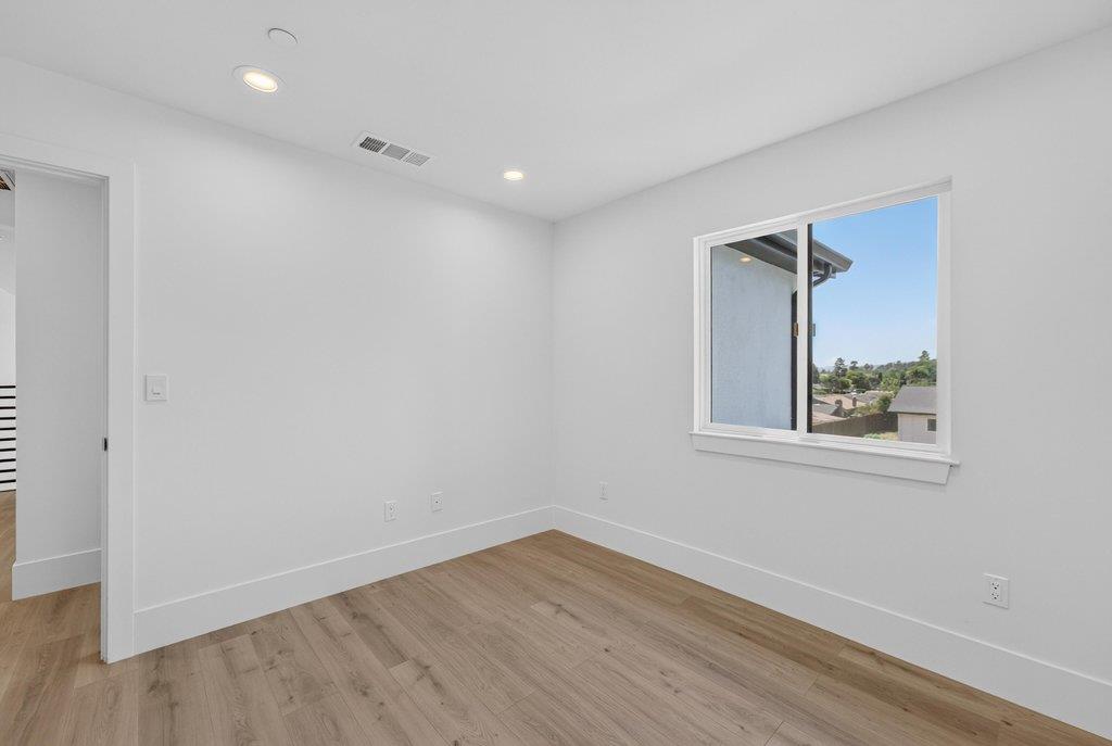 3390 Lillian Way