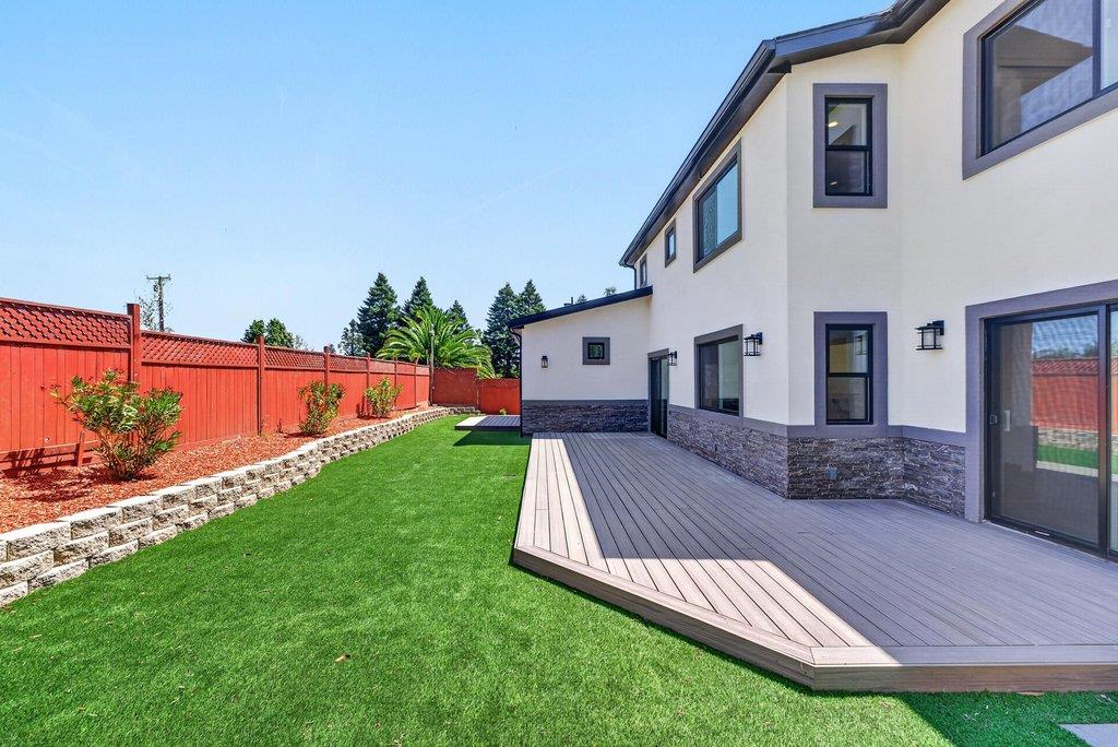 3390 Lillian Way