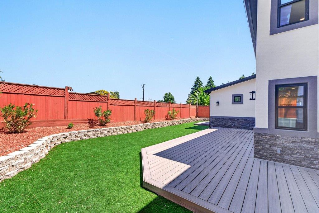 3390 Lillian Way