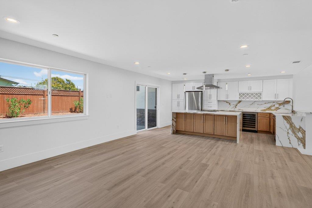 3390 Lillian Way