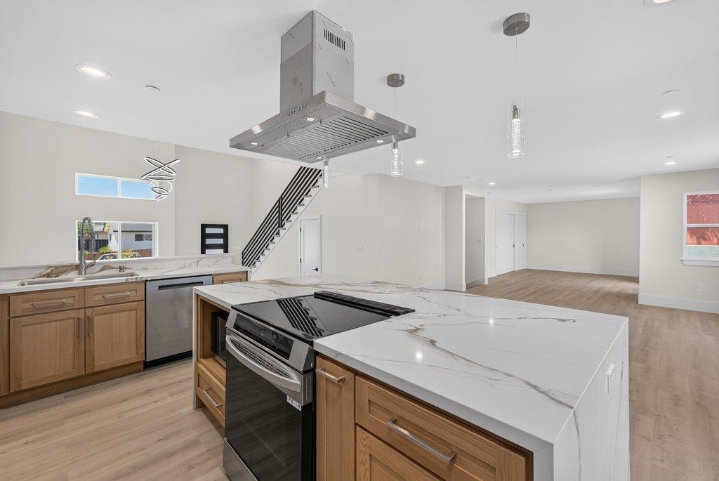 3390 Lillian Way