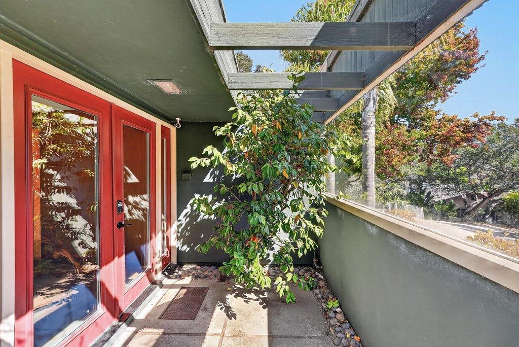 400 Las Lomas DR