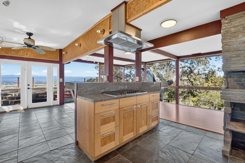 400 Las Lomas DR