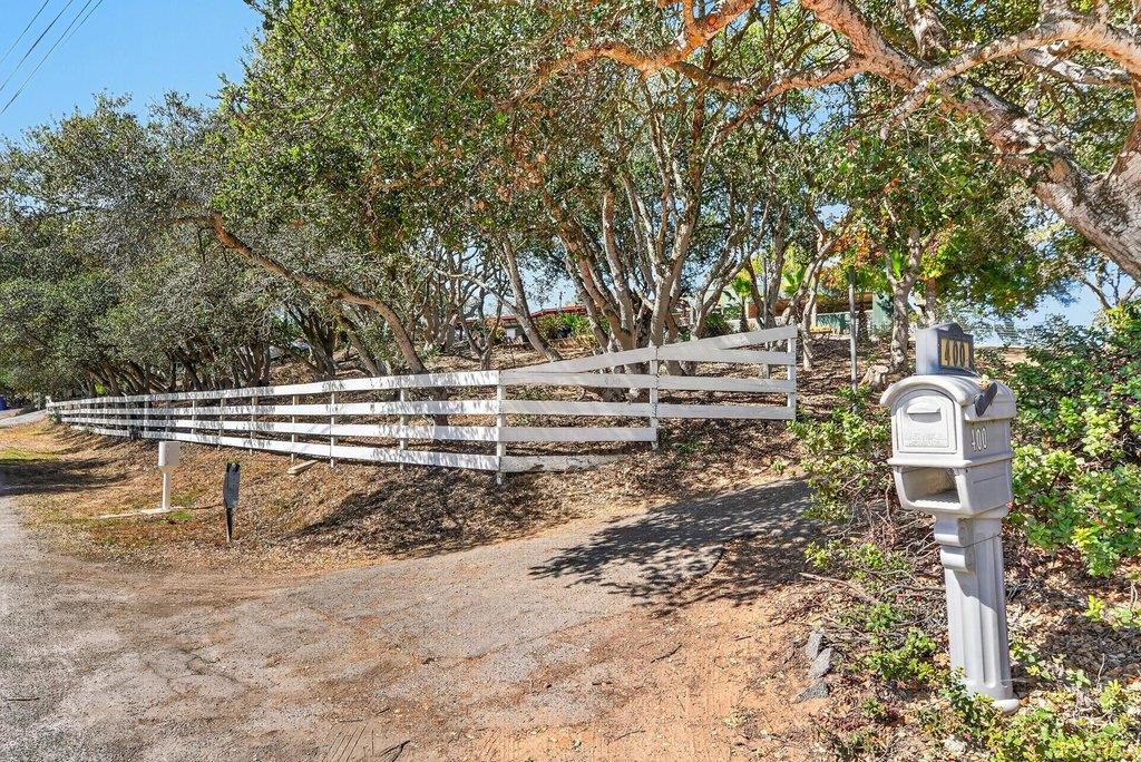 400 Las Lomas DR