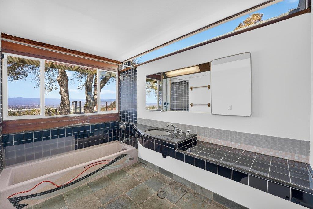 400 Las Lomas DR