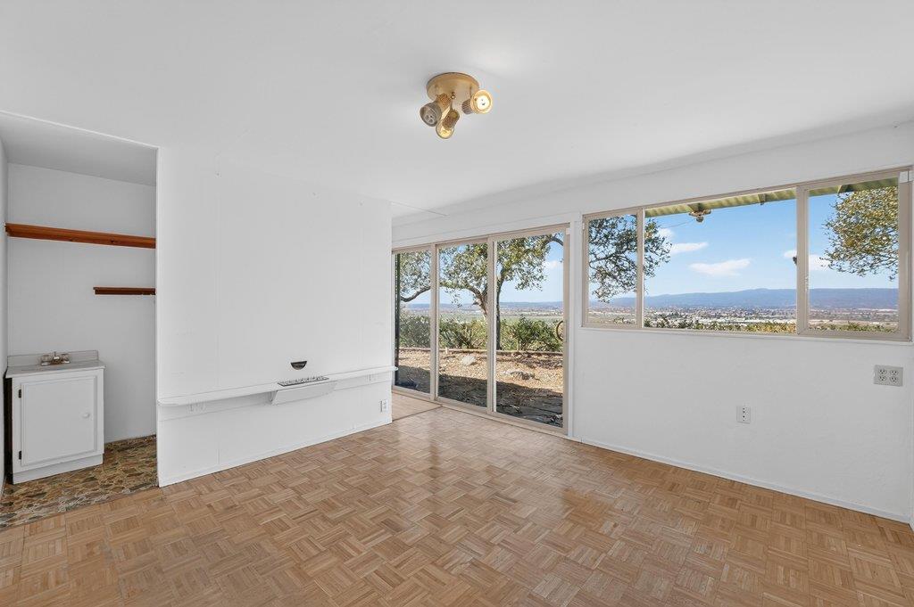 400 Las Lomas DR