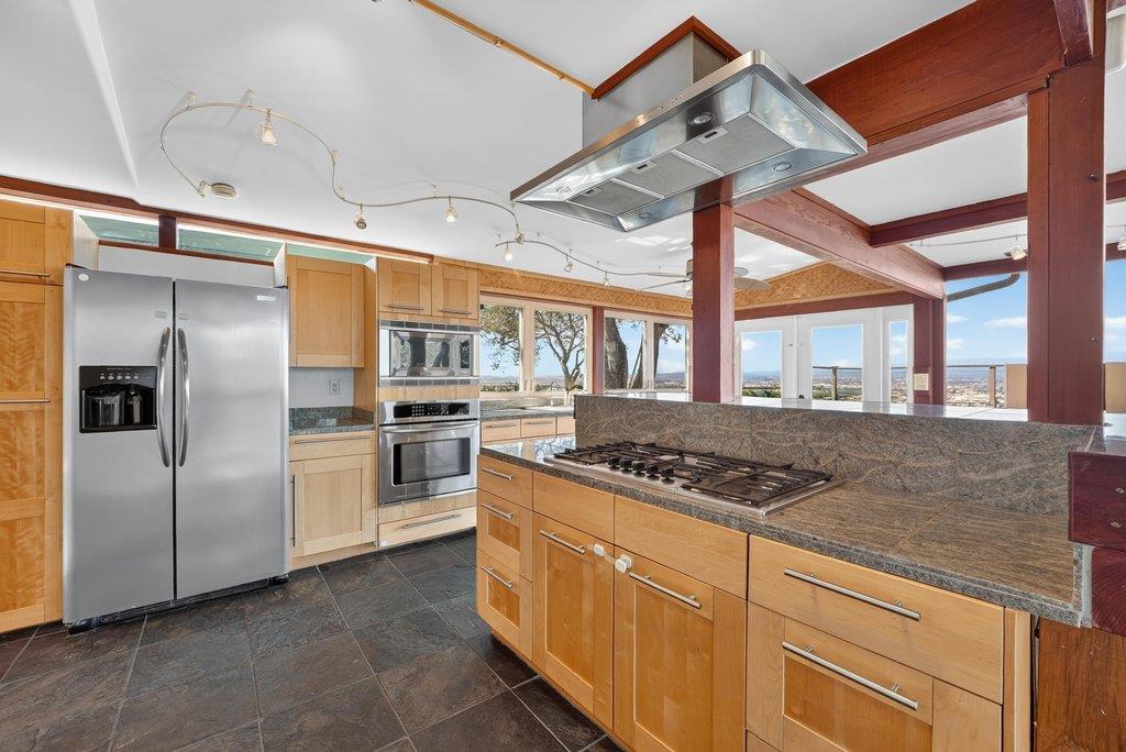 400 Las Lomas DR