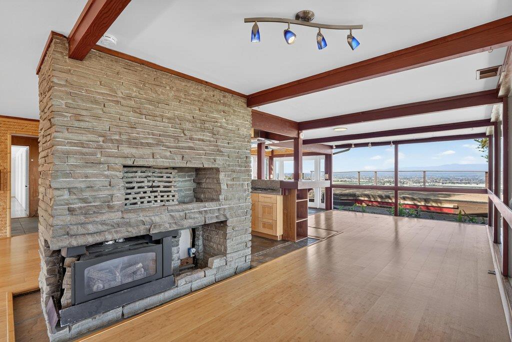 400 Las Lomas DR