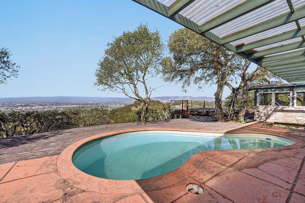 400 Las Lomas DR