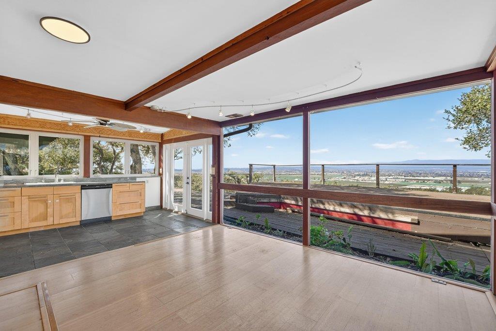 400 Las Lomas DR