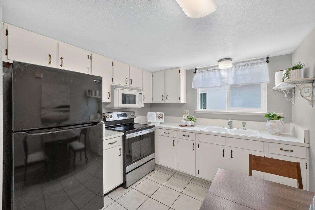 672 Bronte AVE