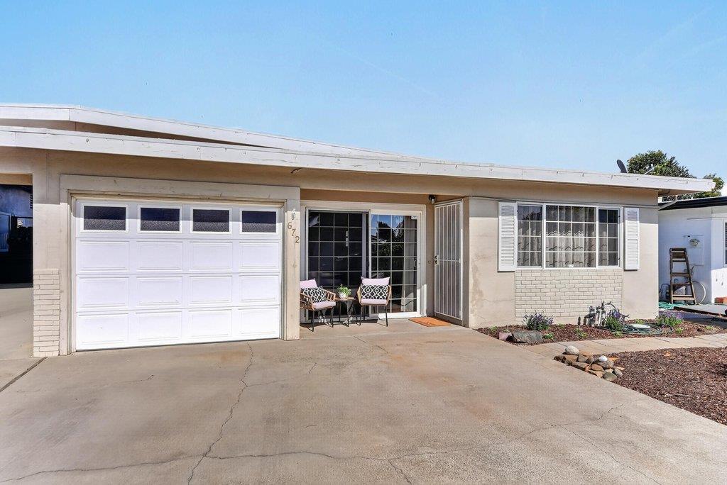 672 Bronte AVE
