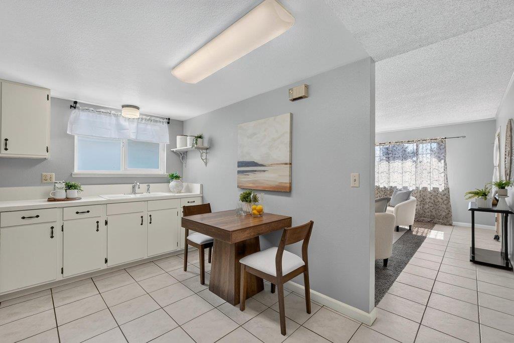 672 Bronte AVE