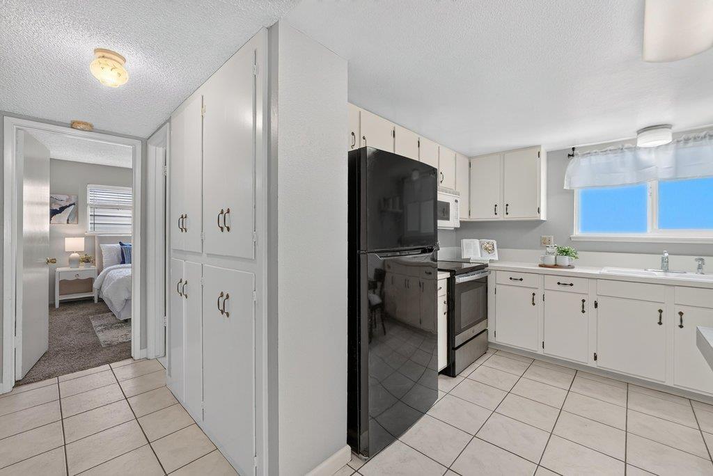 672 Bronte AVE