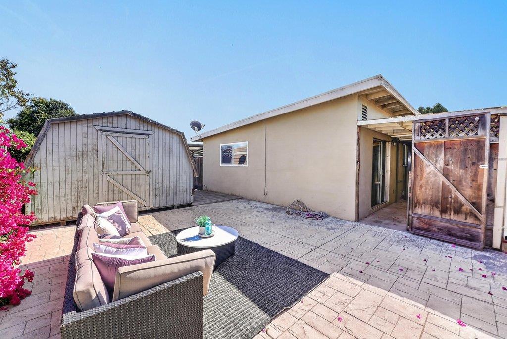 672 Bronte AVE