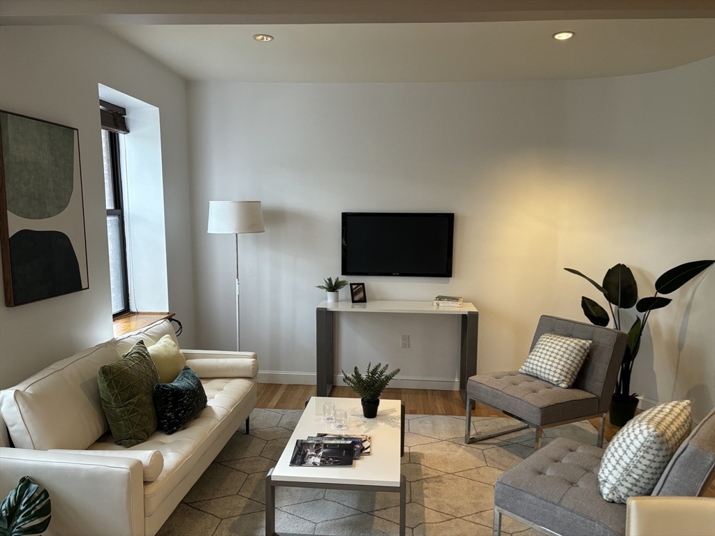 469 Shawmut Ave # 4