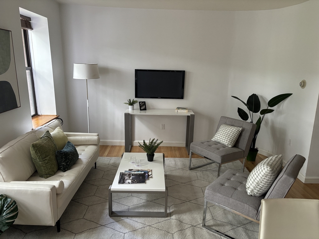 469 Shawmut Ave # 4