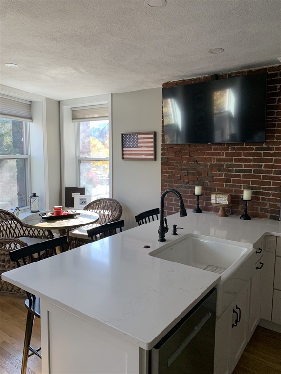 18 Main St # 2