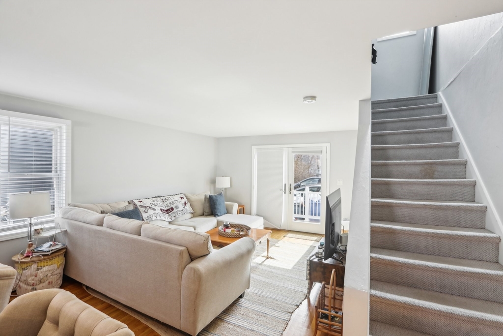203 W 6th St # 203
