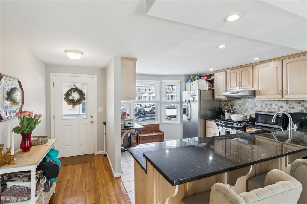 203 W 6th St # 203
