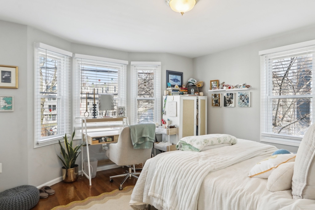 203 W 6th St # 203