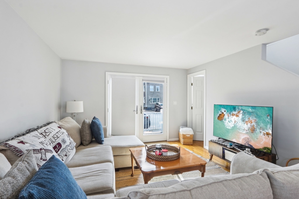 203 W 6th St # 203