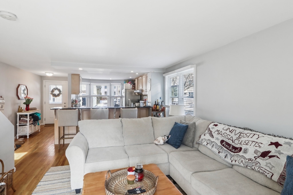 203 W 6th St # 203