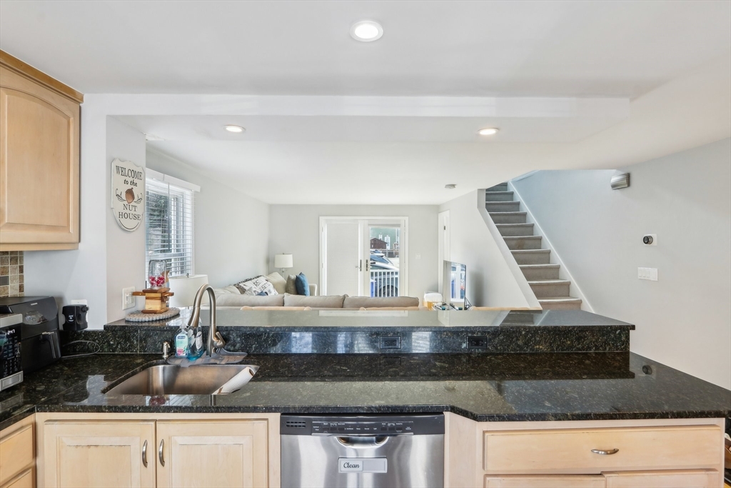 203 W 6th St # 203