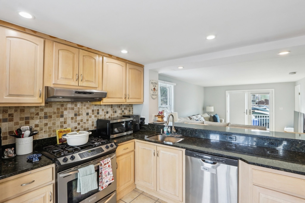 203 W 6th St # 203