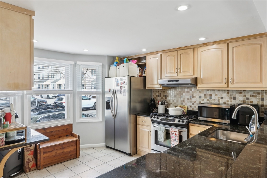 203 W 6th St # 203