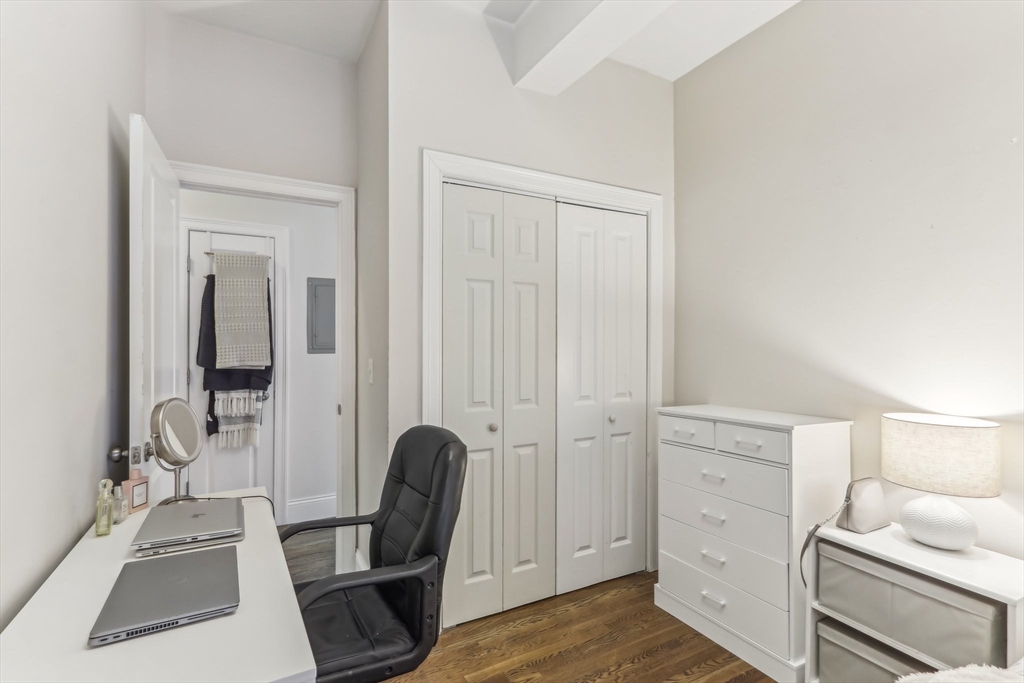 200 W 8th St # 1
