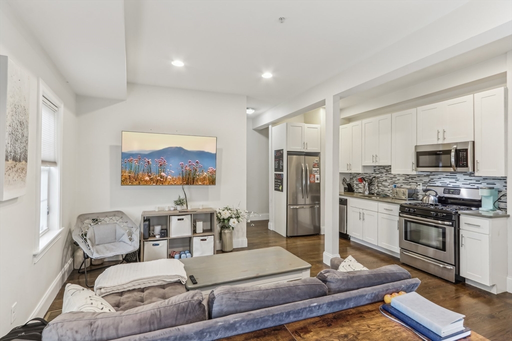 200 W 8th St # 1