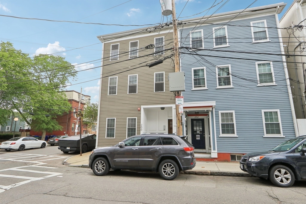 200 W 8th St # 1