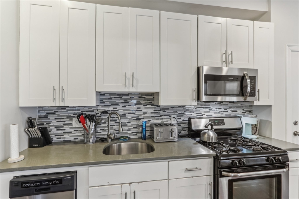 200 W 8th St # 1