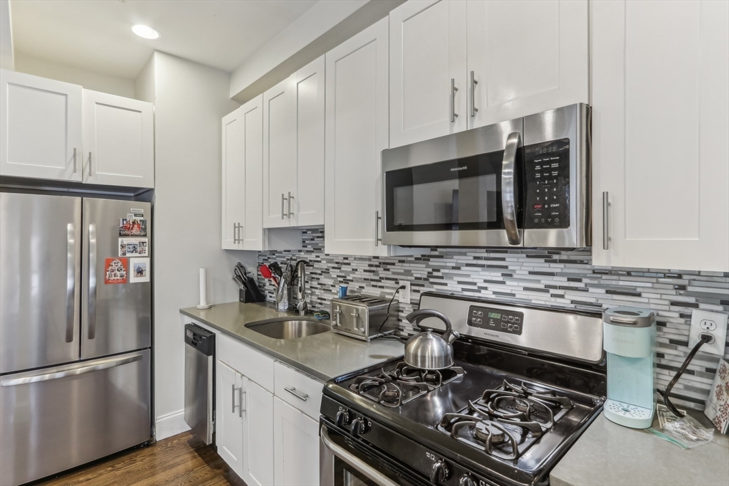 200 W 8th St # 1