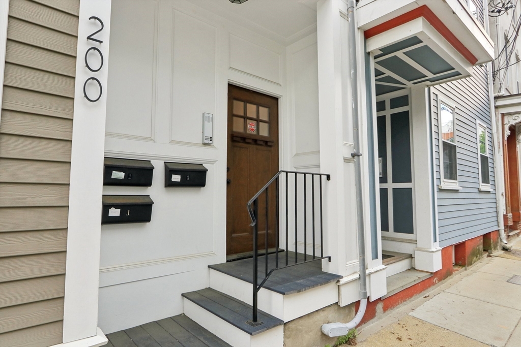 200 W 8th St # 1