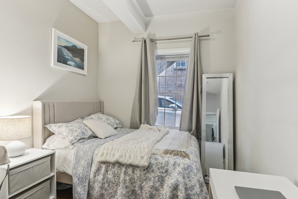 200 W 8th St # 1