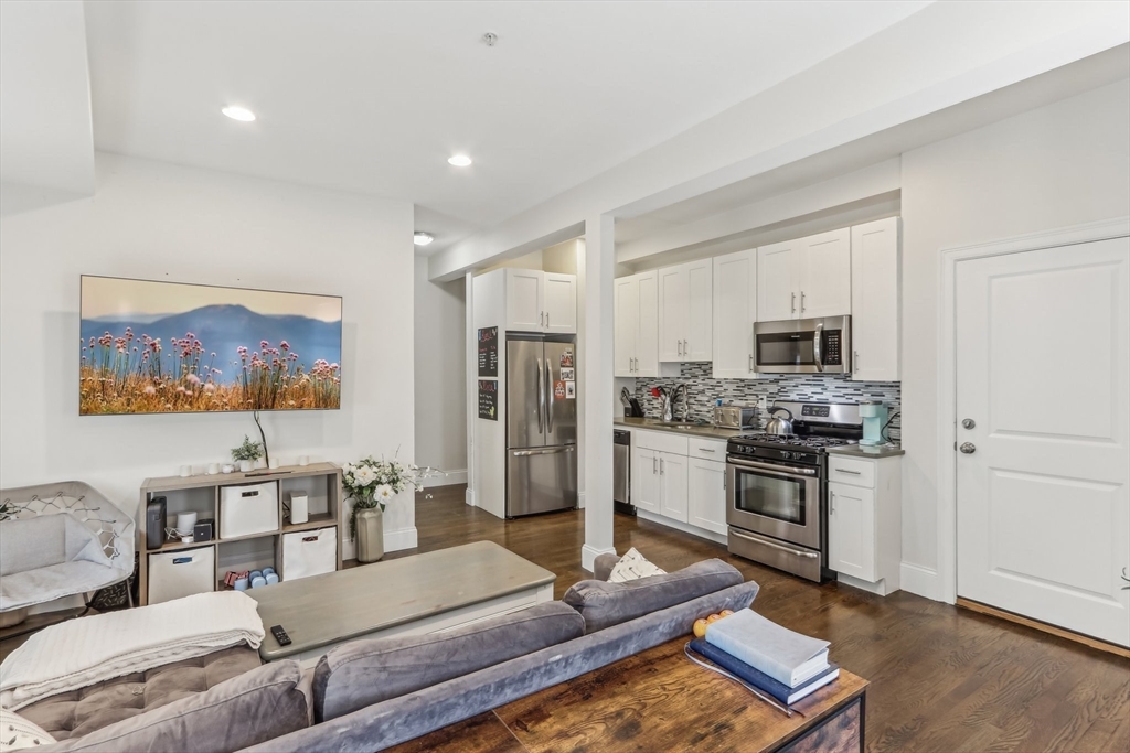 200 W 8th St # 1