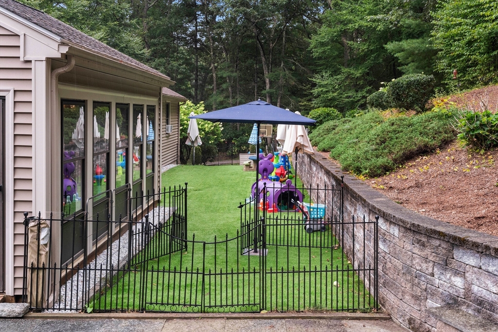66 Lakeshore Dr