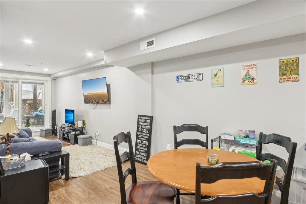 271 W 5th St, Boston