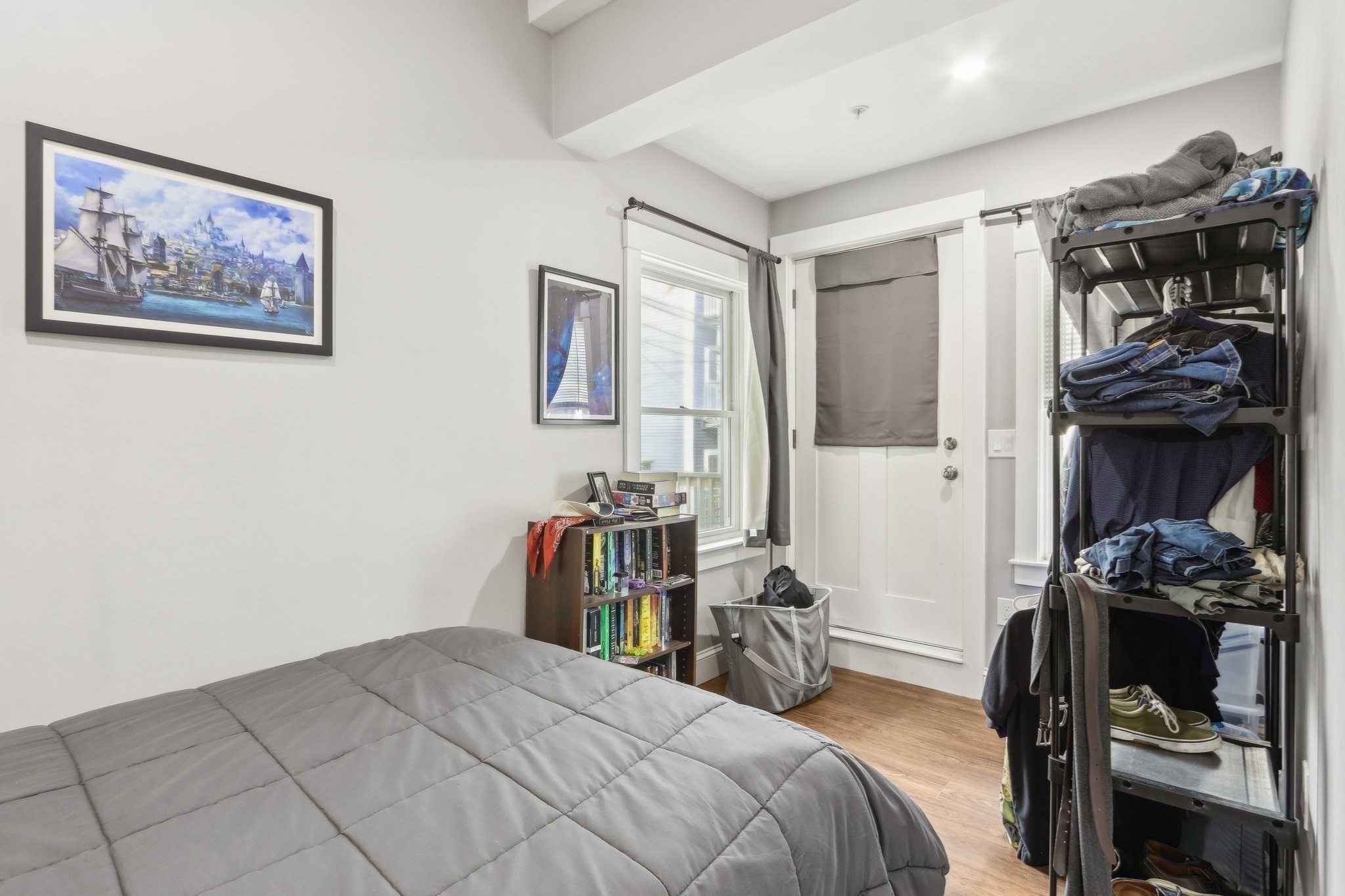271 W 5th St