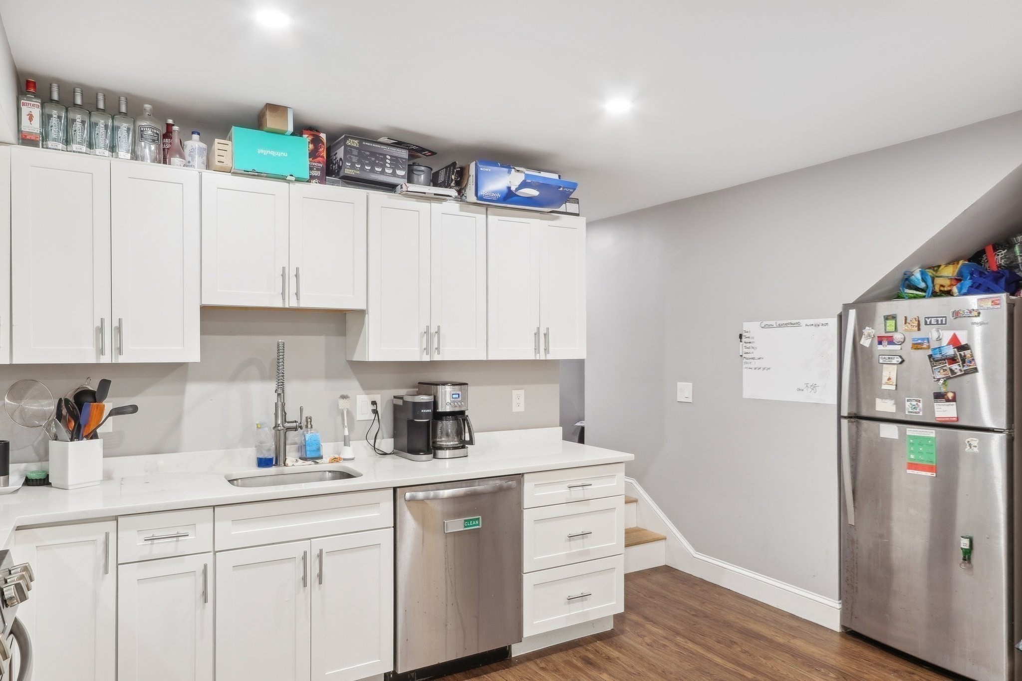 271 W 5th St