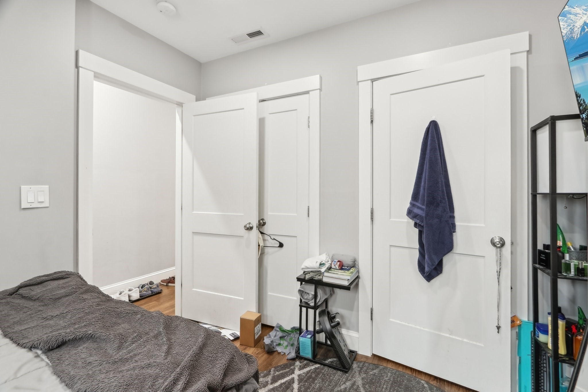 271 W 5th St