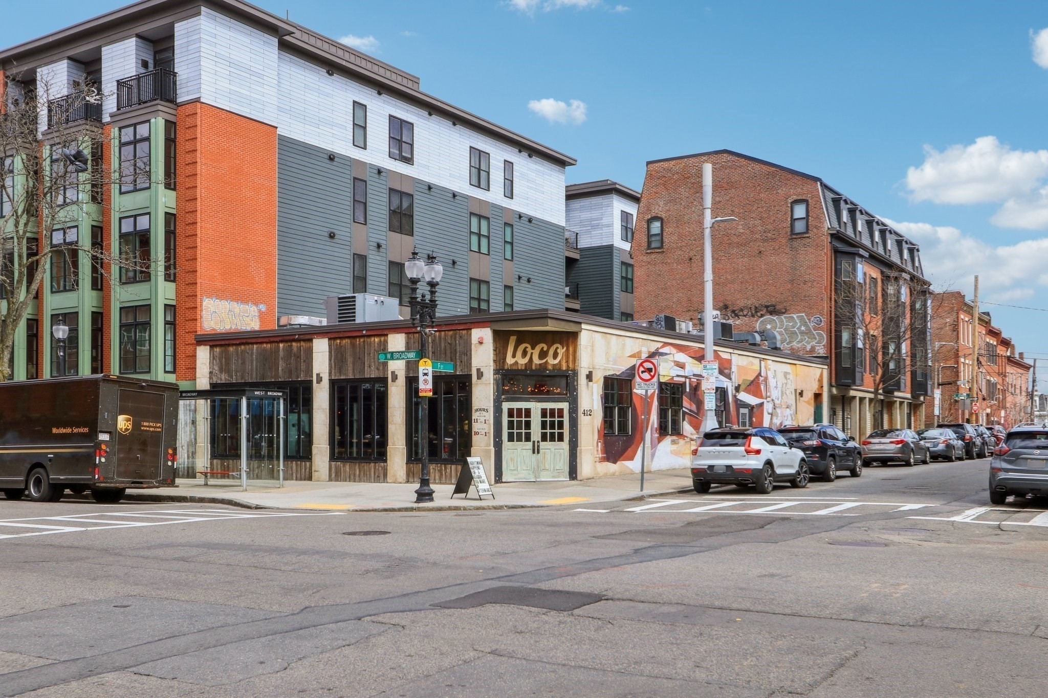 271 W 5th St