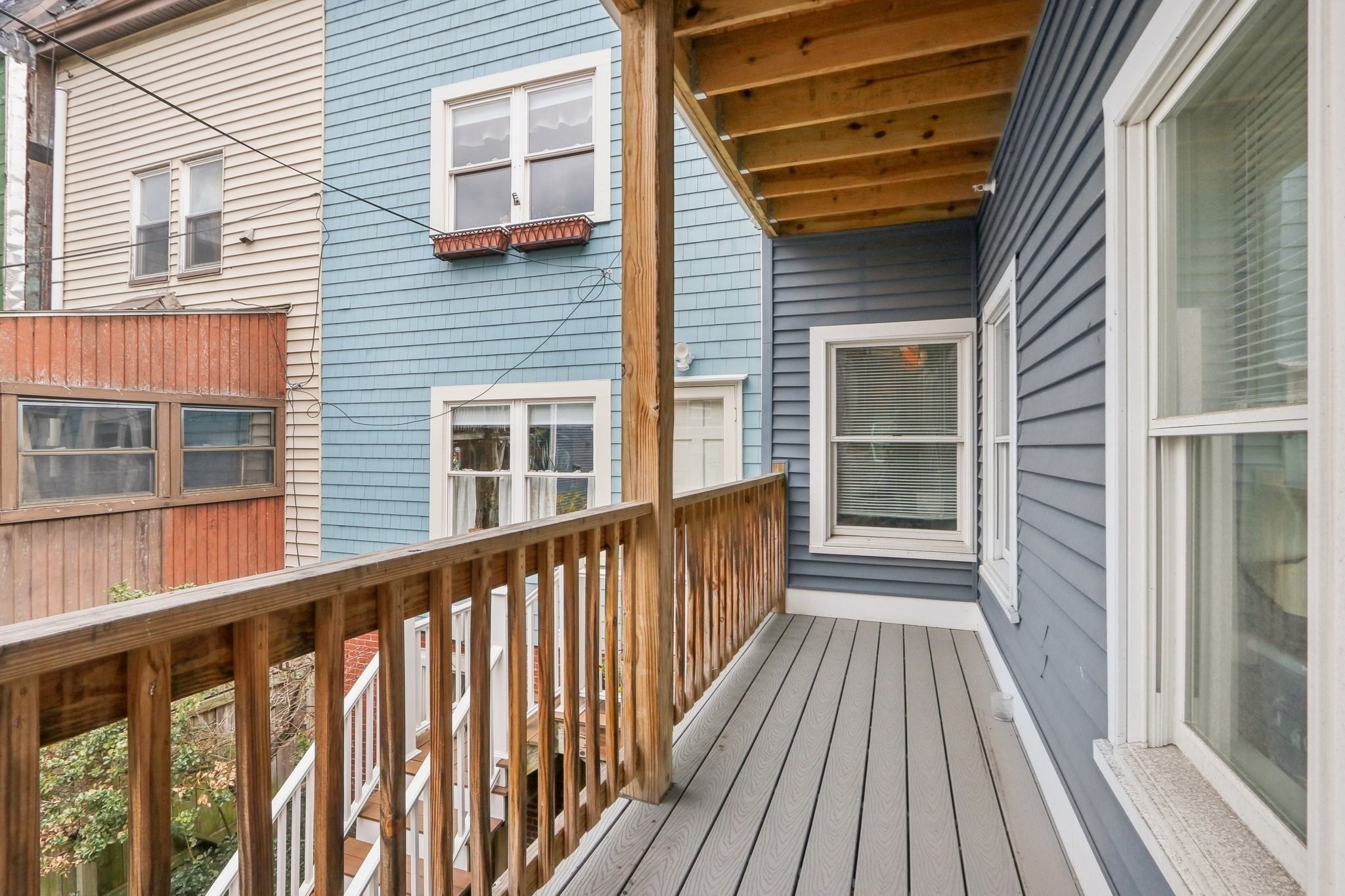 271 W 5th St