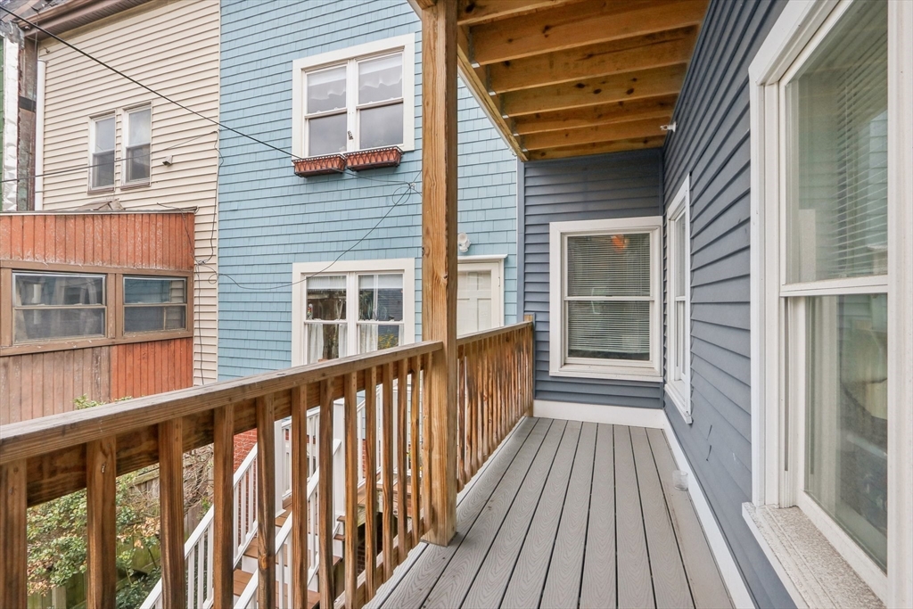 271 W 5th St