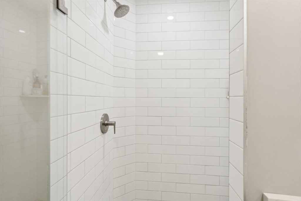 271 W 5th St