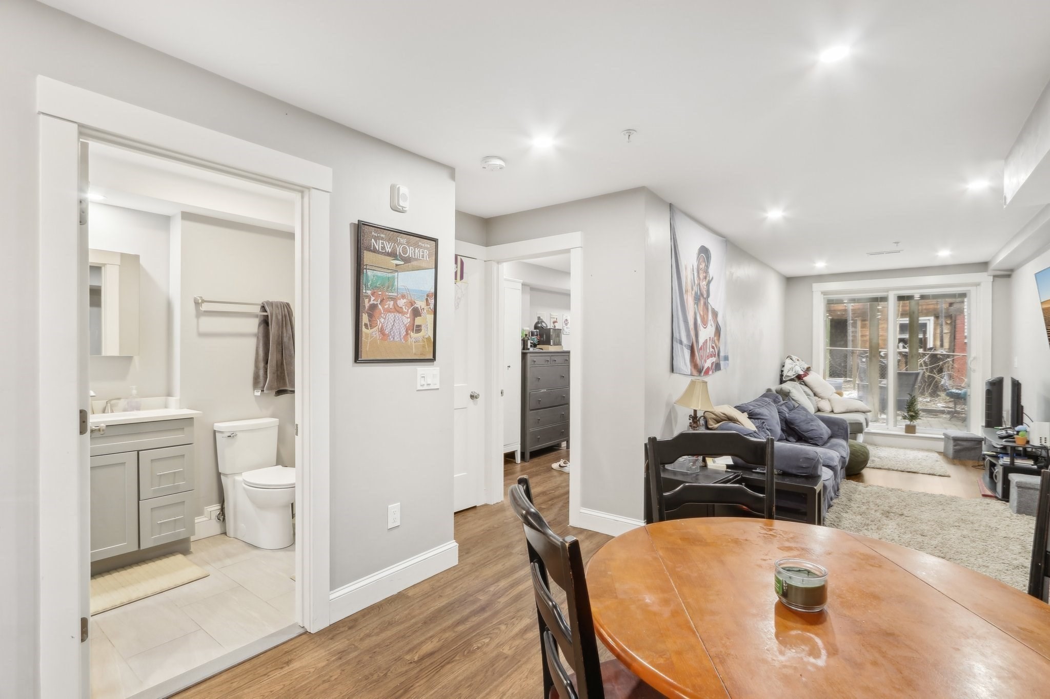 271 W 5th St